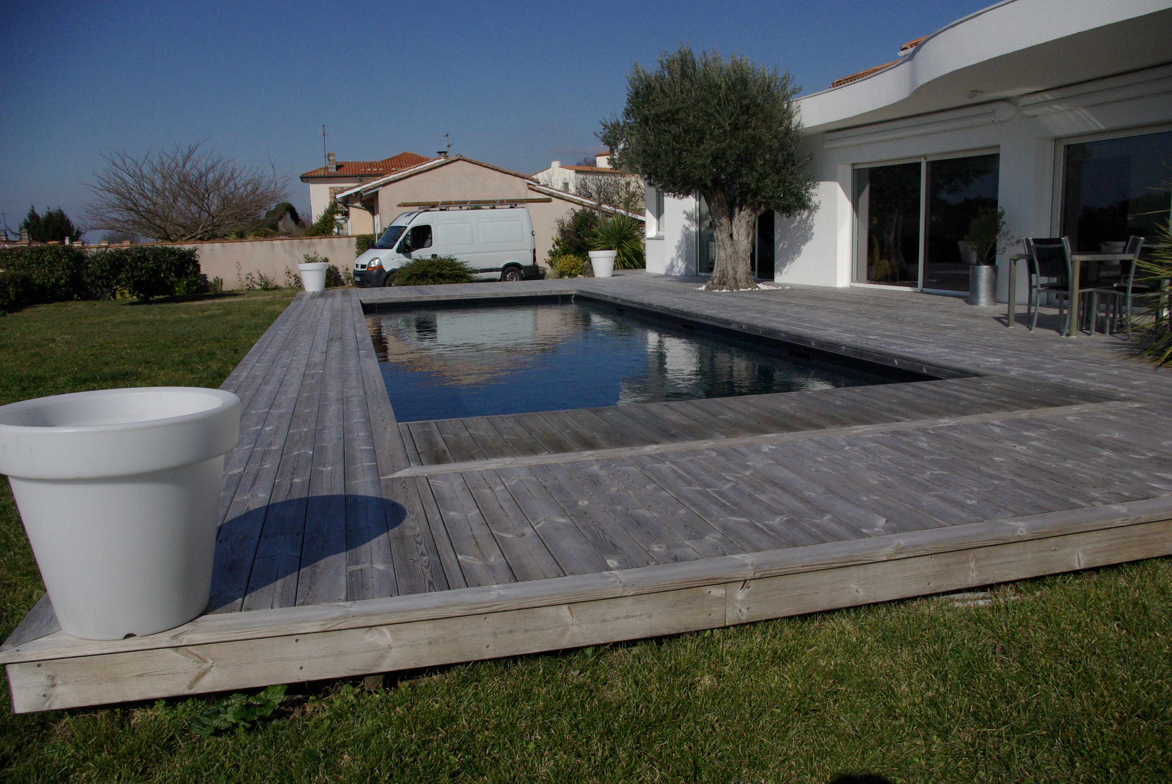 terrasse en pin grisée sur l_estuaire de la Gironde(