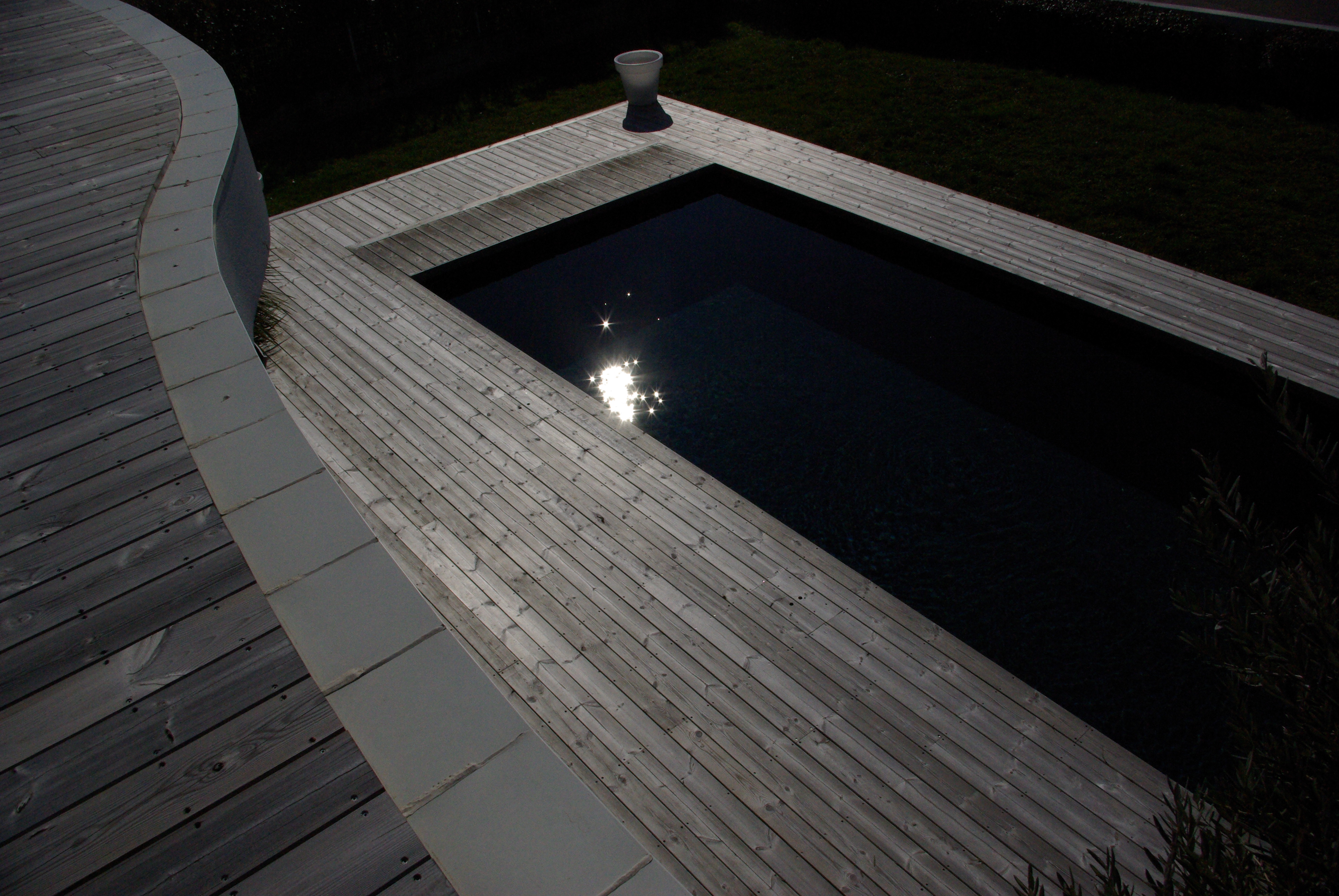 terrasse en pin grisée sur l_estuaire de la Gironde(